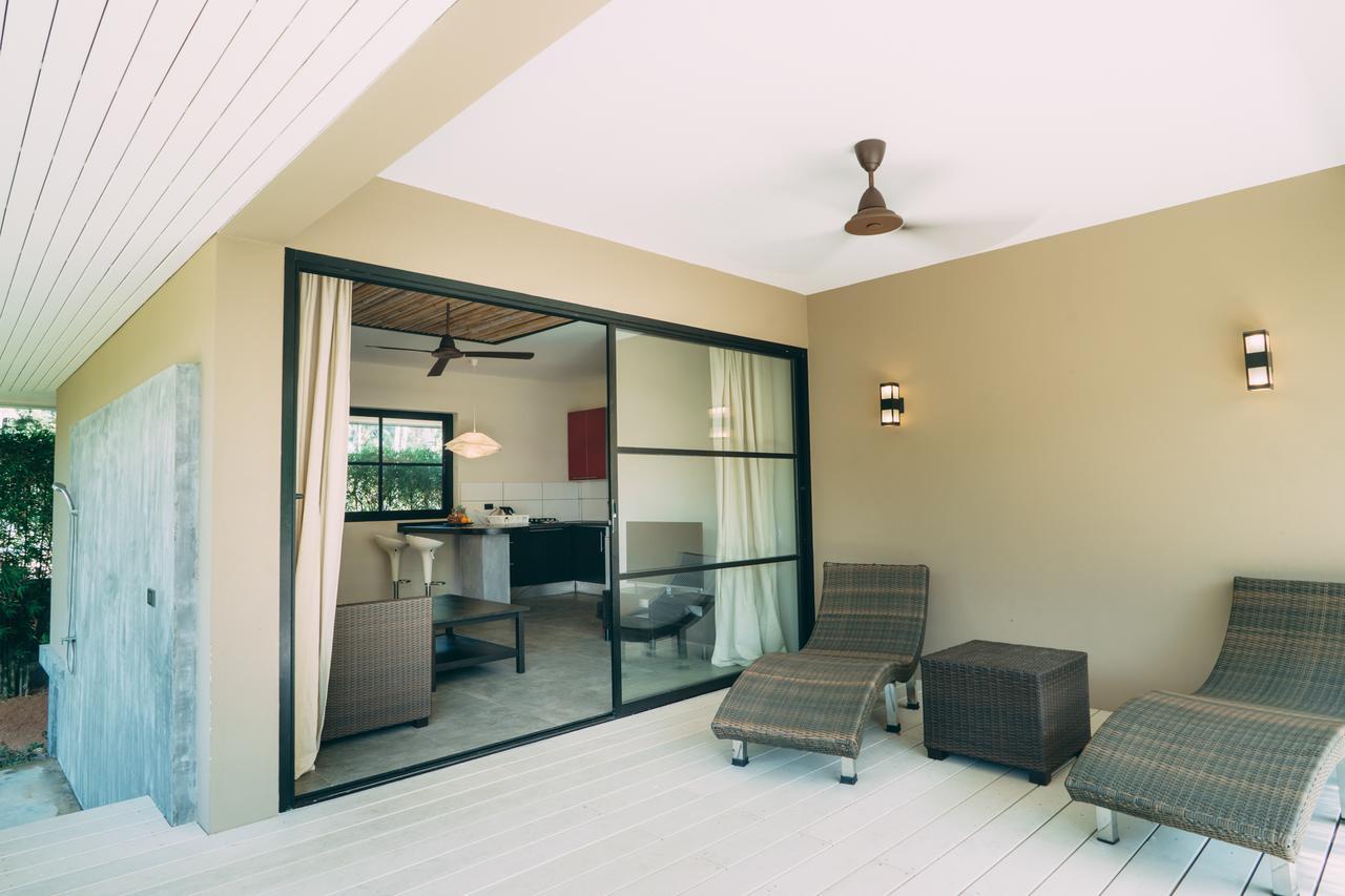 Le Motu Hotel Taling Ngam  Bagian luar foto